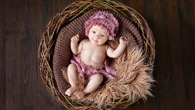 Ingin memberikan nama bayi dengan makna bersinar? Intip daftar nama bayi berikut ya.