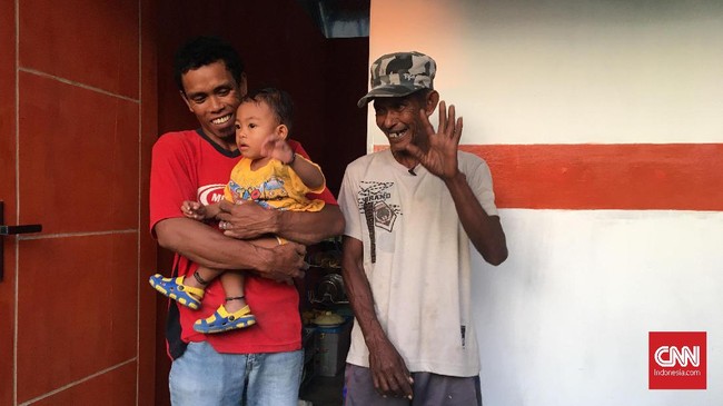 Para pemukim Palu, yang mayoritas berprofesi sebagai nelayan kembali menata hidup, dengan bantuan yang ada usai gempa mengguncang Palu setahun silam.