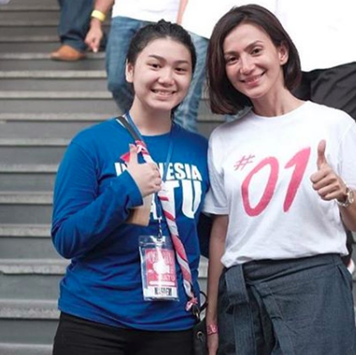 <p>Shalima tumbuh menjadi perempuan yang cantik. Bahkan, tak sedikit netizen yang memuji paras Shalima yang disebut mirip dengan sang Bunda. (Foto: Instagram @wanda_hamidah/ @shalimahakim)</p>
