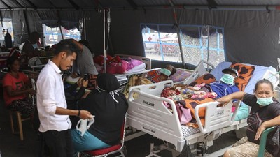 Pengungsi Gempa Ambon Keluhkan Tenda Sobek ke Jokowi
