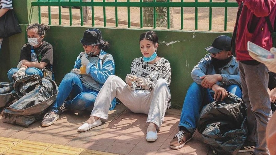 Netizen Takut Awkarin Ditangkap Polisi seperti Ananda Badudu Kekhawatiran netizen takut Awkarin ditangkap polisi.
