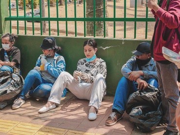 Netizen Takut Awkarin Ditangkap Polisi seperti Ananda Badudu