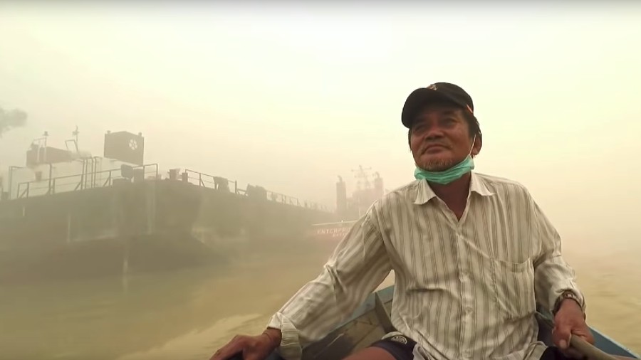 Asimetris Ulasan mengenai sejumlah film dokumenter terbaik yang dibuat Dandhy Laksono.