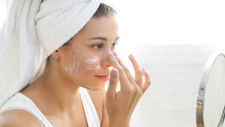 Punya masalah kulit kering, Bunda? Cek skincare terbaik untuk kulit kering pilihan pembaca HaiBunda berikut.