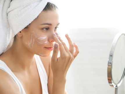 5 Skincare Terbaik untuk Kulit Kering Pilihan Bunda, Plus Review