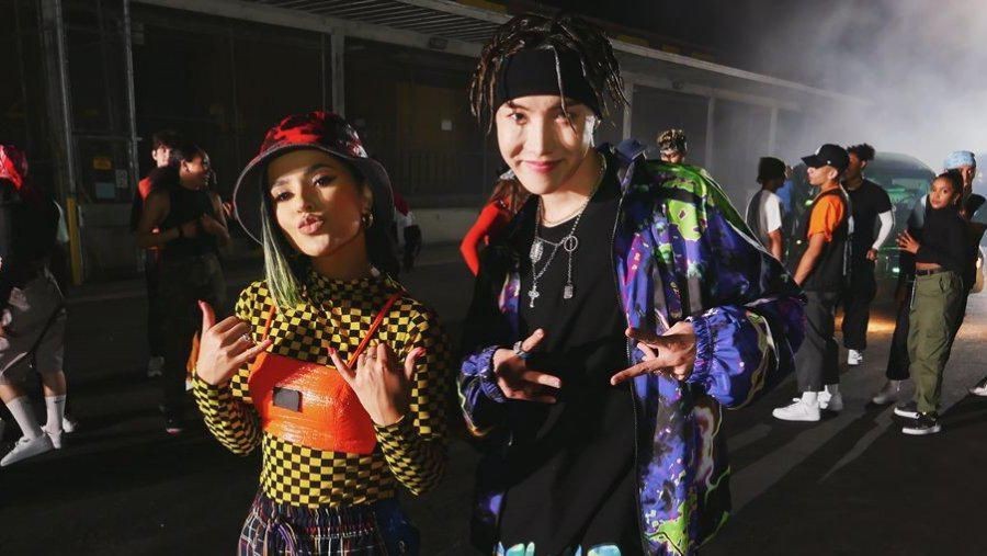 Baru dirilis, lagu Chicken Noodle Soup milik J-Hope BTS feat Becky G langsung merajai tangga lagu iTunes.