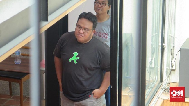 Polda Metro Jaya tak bicara banyak soal penangkapan dan penetapan tersangka terhadap Dandhy Dwi Laksono, yang disebut terkait dengan kasus Papua.
