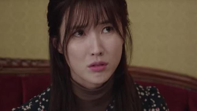 Saksikan drama Korea 'Left-Handed Wife' episode 14 live streaming di Trans TV bakal tayang pada Kamis (17/10) melalui CNNIndonesia.com di sini.