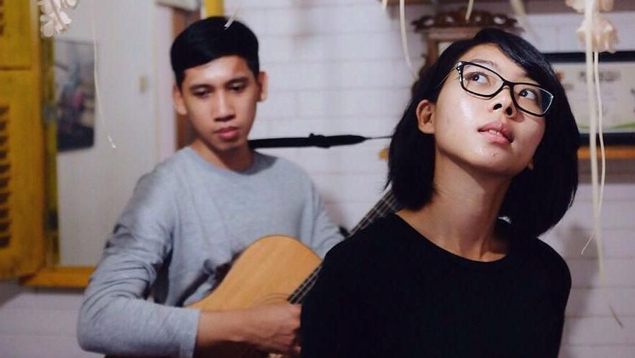 Yang Patah Tumbuh, Yang Hilang berganti Ulasan mengenai sejumlah lagu karya Ananda Badudu ketika masih tergabung di Banda Neira.