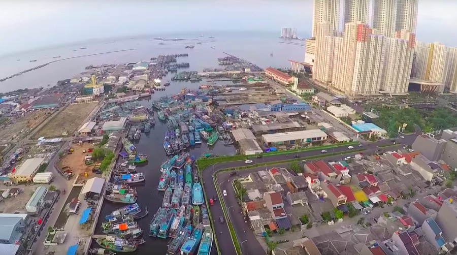 Rayuan Pulau Palsu Ulasan mengenai sejumlah film dokumenter terbaik yang dibuat Dandhy Laksono.