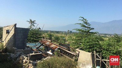 Setahun Tsunami Palu: Rumah Tenggelam dan Api dalam Tanah