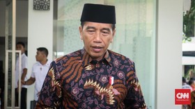 Jokowi Balik Badan saat Ditanya Penangkapan Dandhy dan Ananda