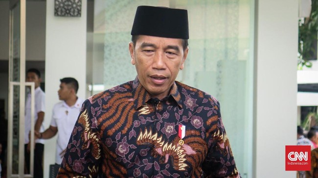 Presiden Jokowi menjenguk Menkopolhukam Wiranto yang dirawat di RSPAD Gatot Subroto, Jakarta, Kamis (10/10).