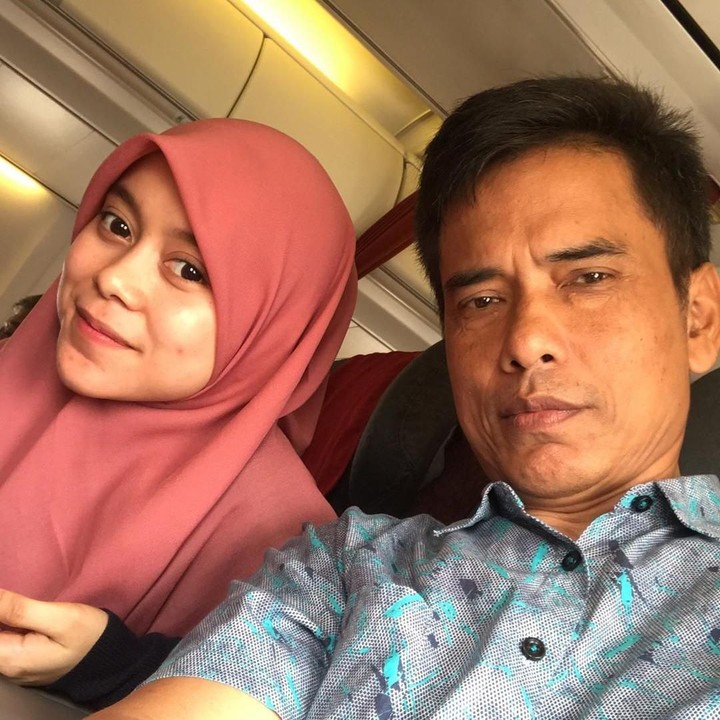 Setelah menjadi juara, perempuan 20 tahun ini mewujudkan keinginannya untuk membantu pengobatan sang ayah yang mengidap tumor. (Foto: Instagram @ayah_kejora)