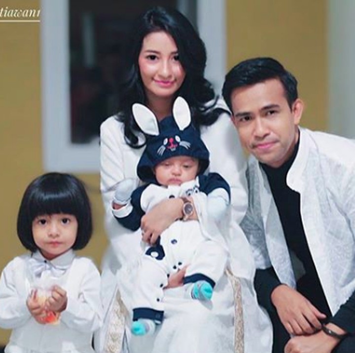 <p>Formasi lengkap. Senyum semua! (Foto: Instagram/ @da4_fildan)</p>