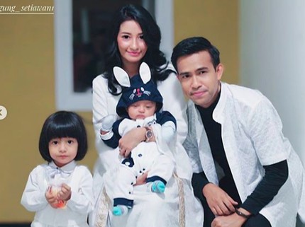 Potret Hangat Pedangdut Fildan dengan Keluarga Kecilnya