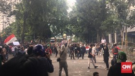 Ribuan Pelajar di Medan Ricuh, Polisi Tembakkan Gas Air Mata