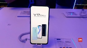 VIDEO: Dua Kamera Depan 'Menyembul' Vivo V17 Pro