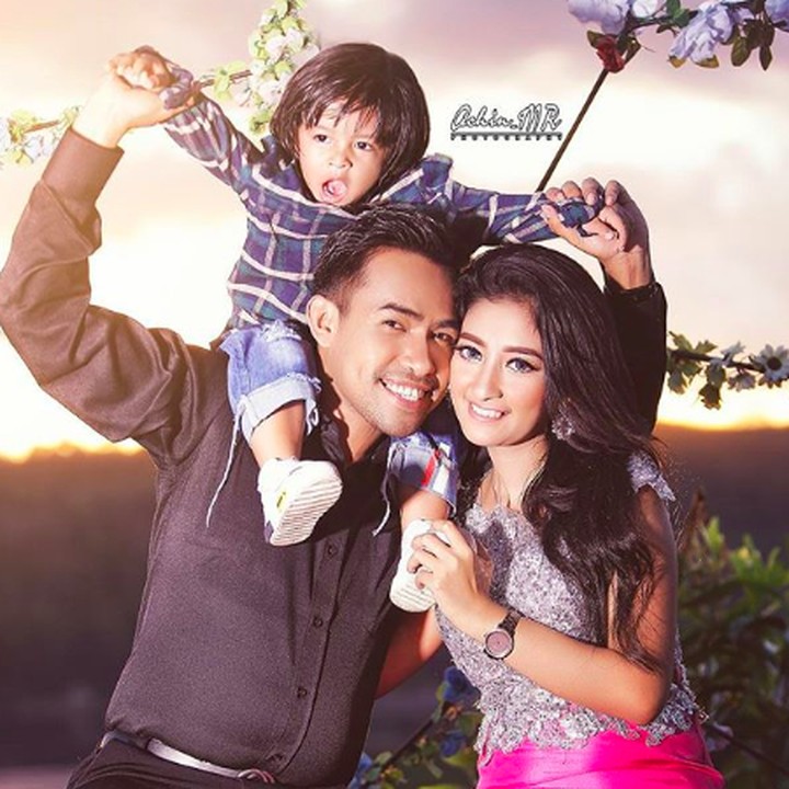 <p>Kompaknya keluarga Fildan enggak perlu diragukan lagi ya, Bun. (Foto: Instagram/ @da4_fildan)</p>