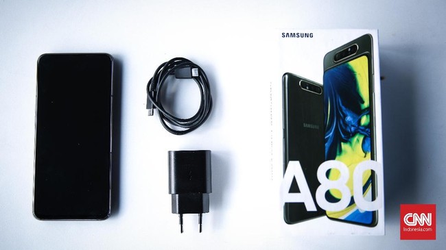 Samsung Galaxy A80 mengusung kamera putar dengan kamera tripel yang jagoan mengambil foto saat kondisi kurang cahaya alias low light.