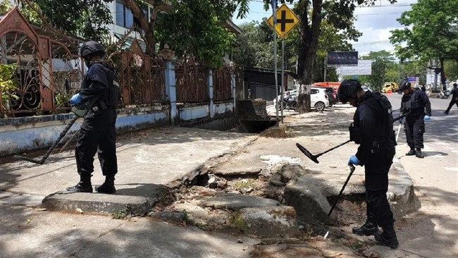 Enam personel dari Polda Sultra dan Polres Kendari diperiksa Propam karena diduga melakukan pelanggaran SOP saat pengamanan demo mahasiswa di DPRD Sultra.