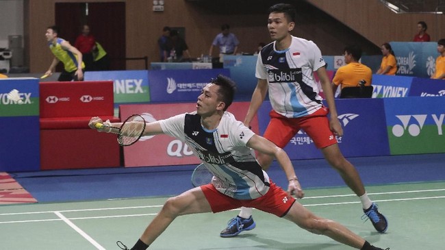 Fajar Alfian/Muhammad Rian Ardianto kalah dari Kim Gi Jung/Lee Yong Dae dalam laga semifinal Malaysia Masters 2020 di Axiata Arena, Kuala Lumpur, Sabtu (11/1).