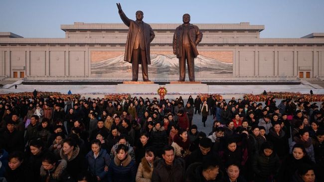 Pemimpin Korea Utara, Kim Jong-un, memerintahkan menutup layanan transportasi umum selama tiga hari untuk merayakan ulang tahun sang kakek, Kim Il-sung.