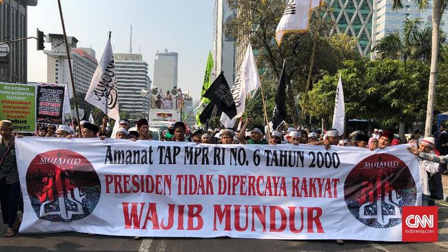 Riuh Aksi Mujahid 212 Salah Spanduk TAP MPR