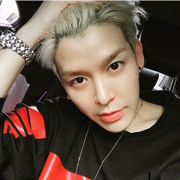 Kang Sung Hoon Jual Hadiah dari Penggemar, Netizen: Butuh Uang?