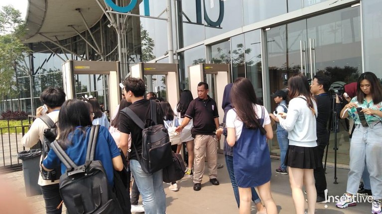 Potret Keseruan Fans Hadiri Festival Kpop 2019 Suasana di acara Super KPOP Festival 2019 yang diselenggarakan di ICE BSD, Sabtu (28/9). Berikut keseruan para kpopers yang berhasil insertlive abadikan.
