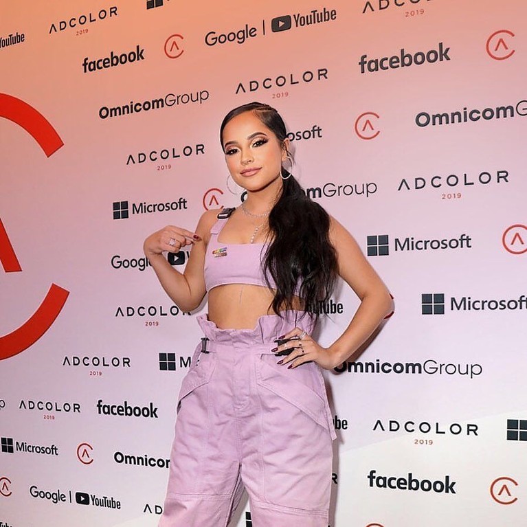 Becky G tengah menjadi sorotan lantaran baru saja berkolaborasi dengan J-Hope BTS dalam lagu Chicken Noodle Soup.