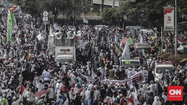 Poster acara reuni alumni 212 beredar di media sosial. Dalam poster disebut, acara akan dihadiri Rizieq Shihab. PA 212 menyatakan masih membahas acara tersebut.