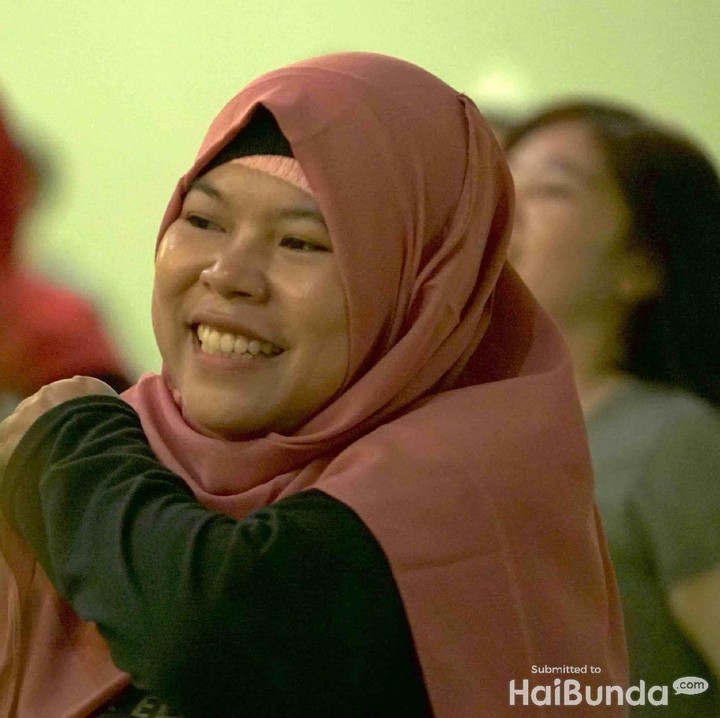 <p>Lagi zumba, senyum tetap jalan terus. </p>