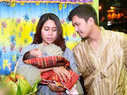 Foto-foto Manis Evi Masamba dengan Putri Kecilnya