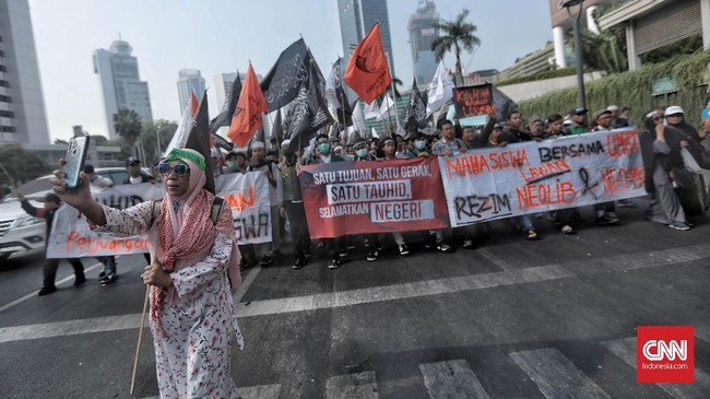 Aksi Mujahid 212 Selamatkan NKRI membuat jalan utama di sekeliling Istana Kepresidenan, Jakarta ditutup pada Sabtu (28/9) pagi.