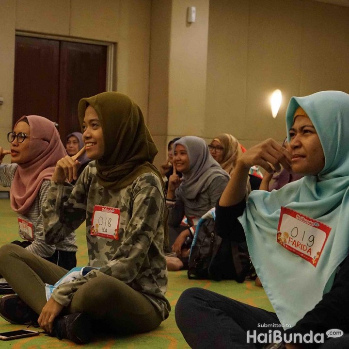 <p>Setelah zumba, istirahat sejenak deh.</p>