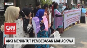 VIDEO: Emak-Emak Indonesia Demo Tuntut Pembebasan Mahasiswa