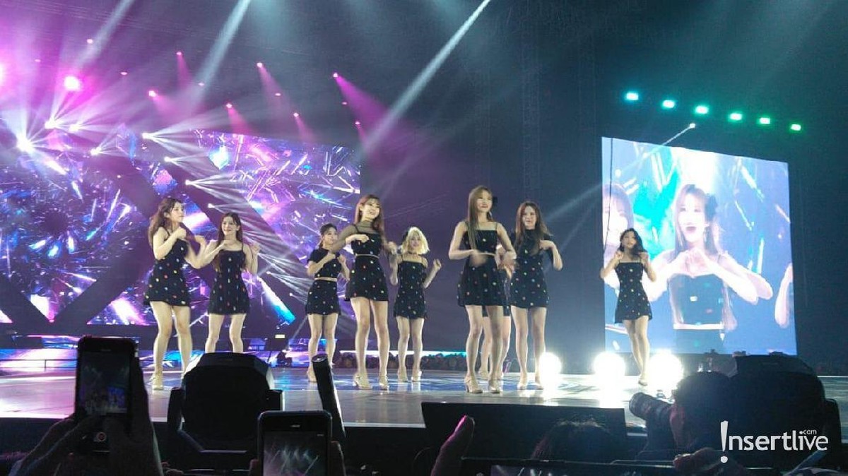 Acara Super K-pop Festival menampilkan sejumlah artis ternama asal korea Selatan&period; Berikut ini sejumlah potret penampilan para artis yang memeriahkan acara&period;