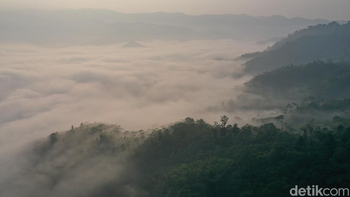 Foto Drone Gunung Luhur