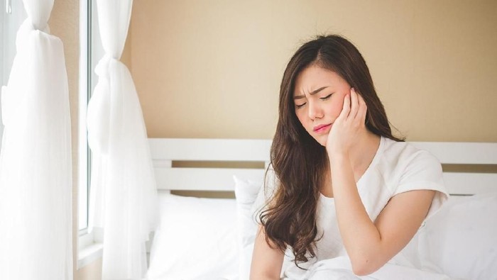 Asian woman toothache, pain, hurt and injured, tooth, teeth and dentistry woman concept