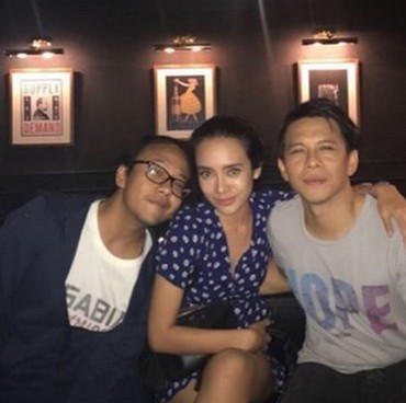 Dea Ananda Foto Rangkulan dengan Ariel NOAH, Netizen: Bikin Iri