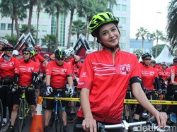 Kata Mikha Tambayong soal Isu Pacaran dengan Deva Mahenra