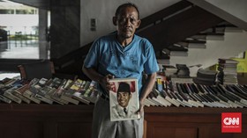 FOTO: Seribu Kitab Sutrisno di Sudut Parlemen