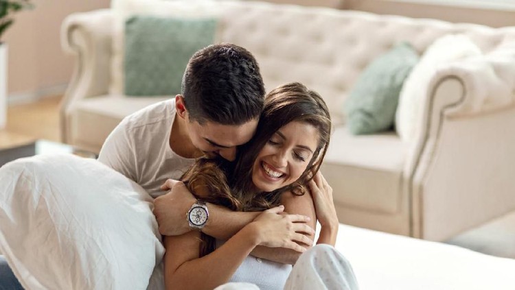 Bercinta Seminggu Sekali Buat Pasangan Lebih Bahagia, Ini Buktinya Berhubungan seks dapat membuat hidup pasangan suami istri lebih bahagia. Simak frekuensi paling pas dalam seminggu.