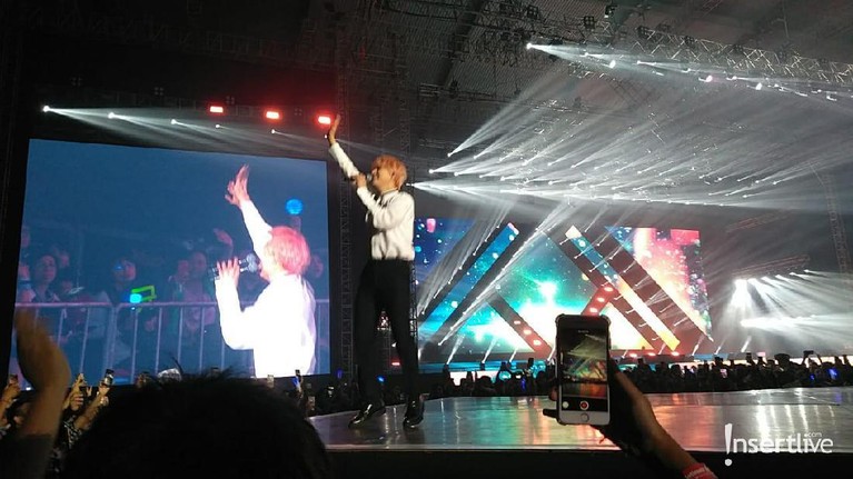 Acara Super K-pop Festival menampilkan sejumlah artis ternama asal korea Selatan. Berikut ini sejumlah potret penampilan para artis yang memeriahkan acara.