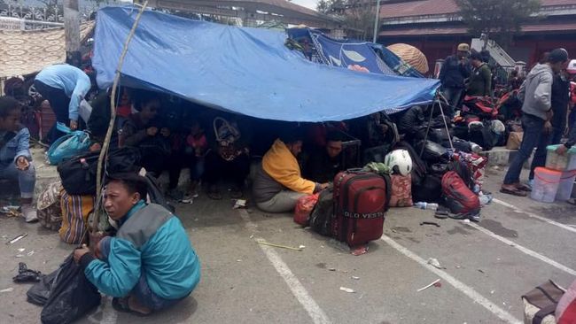 28 Dokter Dinkes Masih Bersiaga di Wamena Pascakerusuhan Tim Gabungan Kesehatan Dinas Kesehatan dan TNI/Polri menyatakan saat ini ada 13 dokter spesialis dan 15 dokter umum yang bersiaga di Wamena .