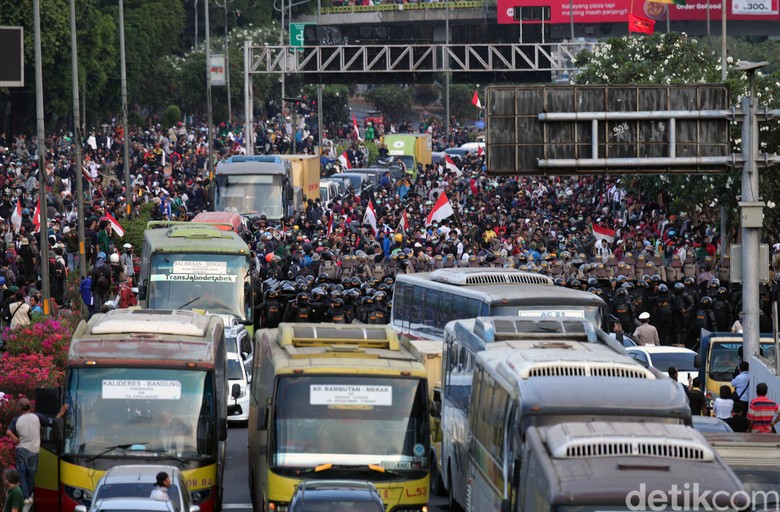  Saat  Demo  Ricuh Ini Taktik Nggak Bikin Rugi Pemilik Mobil  