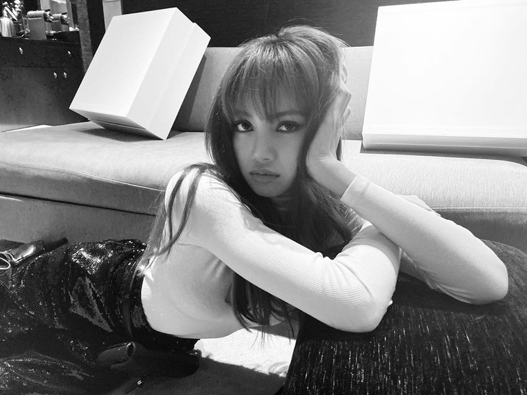 Tak hanya jago dance, Lisa ternyata menguasai empat bahasa asing, yaitu Inggris, Jepang, Korea, dan Thailand.