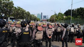 Ditangkap di DPR, Seorang Pemuda Mengaku Hanya 'Foto-Foto'
