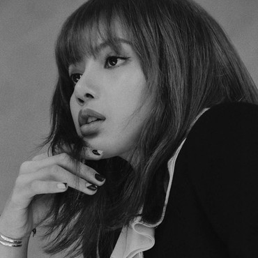 Fakta Lisa BLACKPINK, Kuasai 4 Bahasa Hingga Suka Pria Lebih Tua